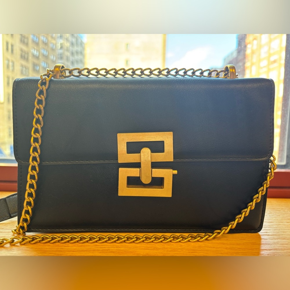Luxury-inspired Black & Gold Shoulder Bag
